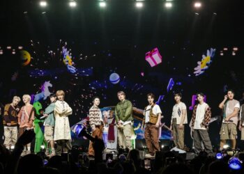 SEVENTEEN BEGINS U.S. TOUR WITH SHOW-STOPPER IN CHICAGO