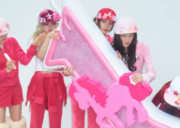 KIIIKIII ANNOUNCES NEW MINI ALBUM ‘DELULU PACK’