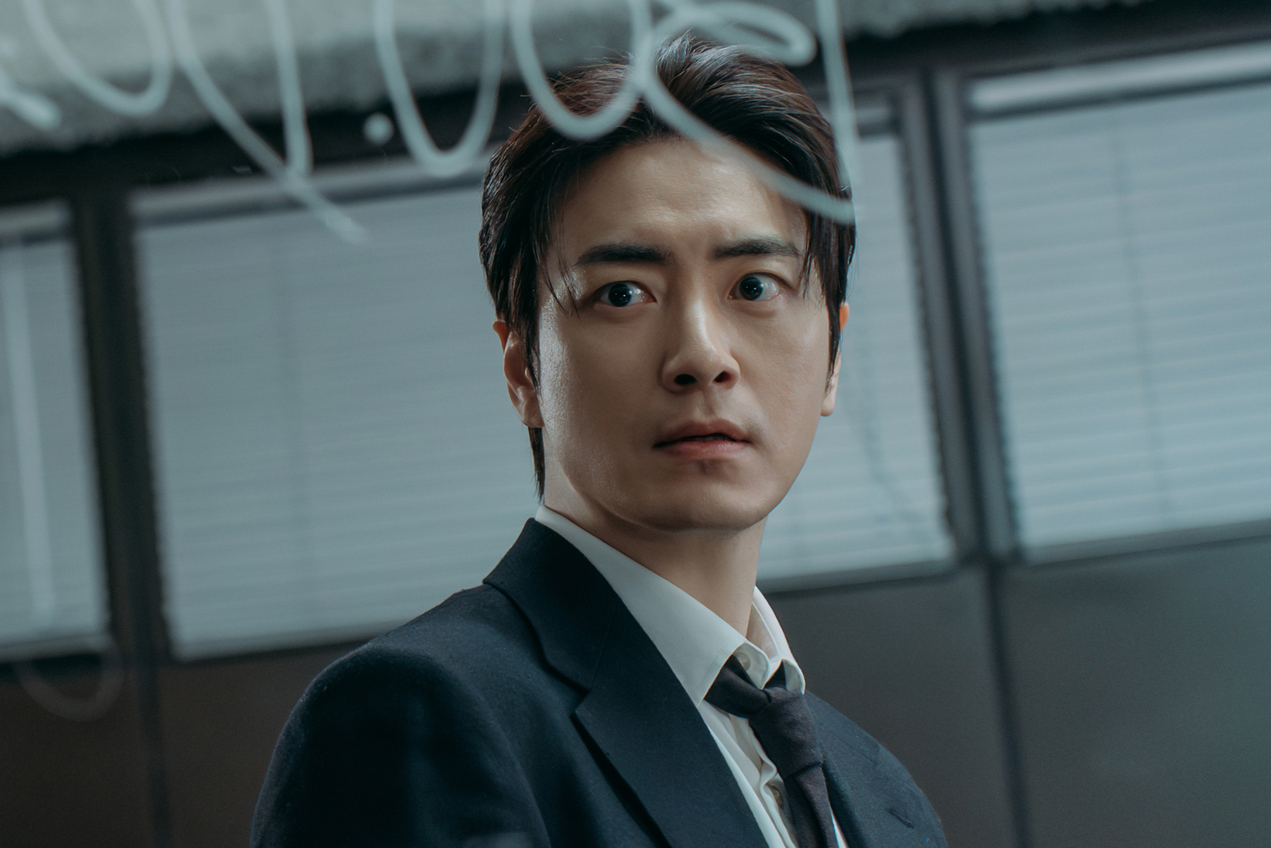 Lee Jun-hyuk as Park Mu-gyeong in Netflix "The Art of Sarah"