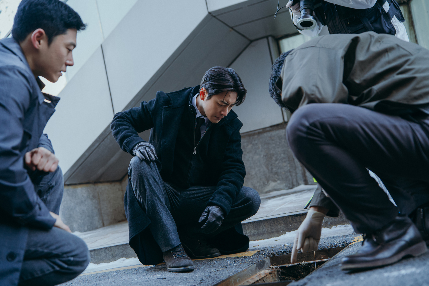 Lee Jun-hyuk as Park Mu-gyeong in Netflix "The Art of Sarah"