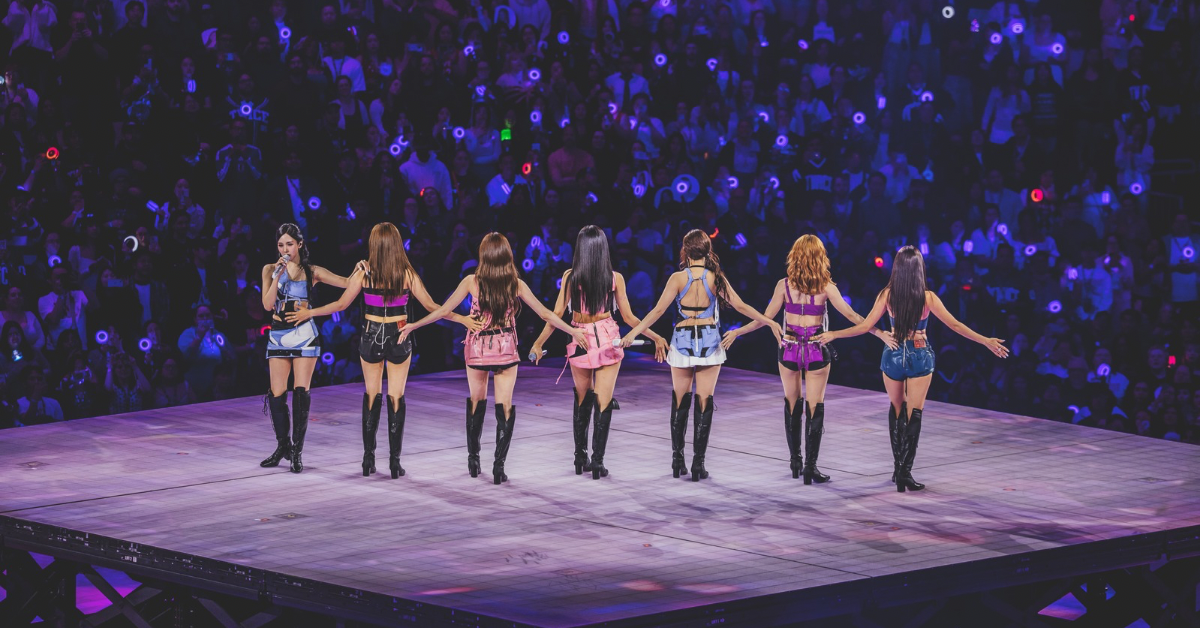 TWICE THIS IS FOR CHICAGO CONCERT REVIEW TWICE ON STAGE BACKS TRUNED TO THE CAMERA