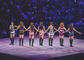 TWICE SHOW UP AND SHOW OUT AT “THIS IS FOR” IN CHICAGO
